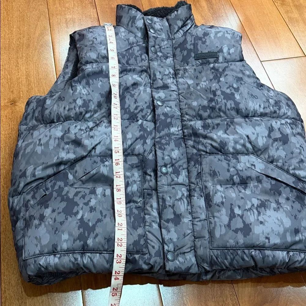 NWT Abercrombie Kids Gray Camo Puffer‎ Fleece Lined Vest Jacket Size 17/18